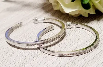 [ SWAROVSKI ] 스와로브스키 귀걸이 실버 후프 귀걸이 하자품