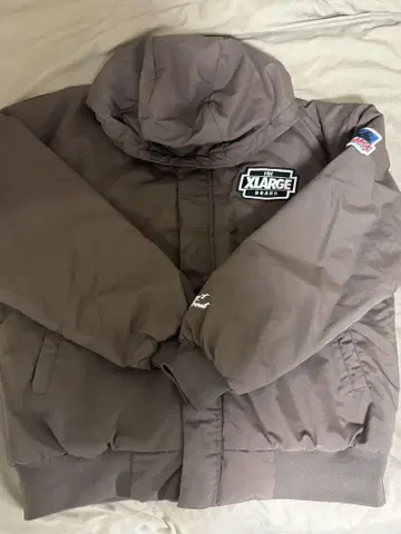 XLARGE 후드 부착 다운 자켓 브라운