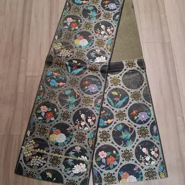 블랙과 금색 꽃무늬 후쿠로 오비 육통