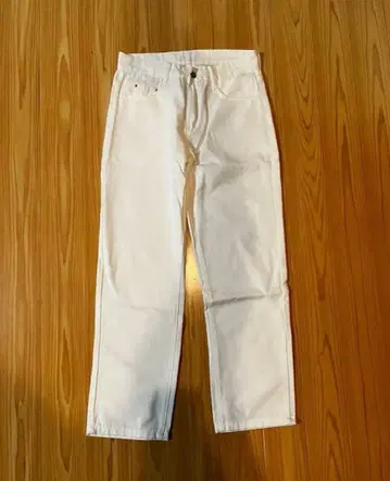 화이트 스트레이트 데님