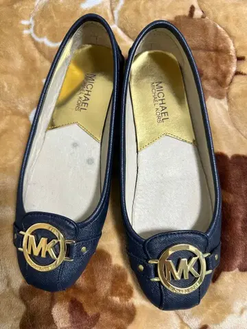 [ 가성비 상품 ] MICHAEL KORS 무지 네이비 플랫슈즈