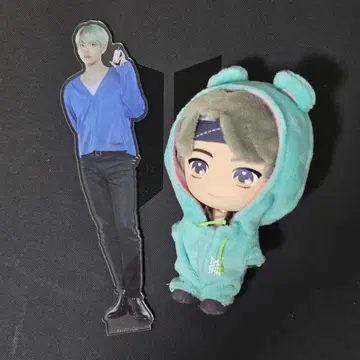 BTS V 후디 피규어와 아크릴 스탠드