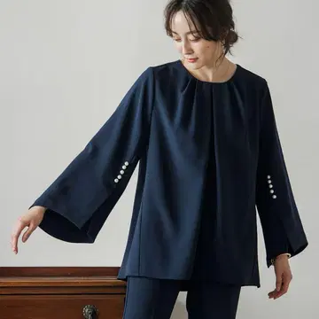 택 포함 새상품 엠마 테일러 펄 케이프 실루엣 블라우스