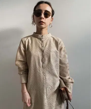 GEOMETRIC FLOWER LACE DRESS 베이지