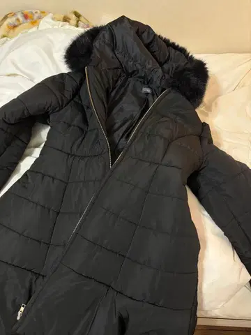 evelyn 후드 부착 블랙 다운 자켓 F