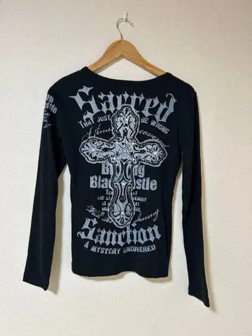 레어 Durer 비쥬 부착 긴팔 T셔츠 백 디자인