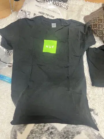 HUF 블랙 T셔츠 M사이즈