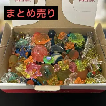 빅 사이즈 슈퍼볼과 여러 가지 색깔과 모양의 반짝이는 돌 묶음 판매