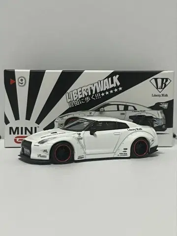 mini gt Liberty Works Nissan GT-R 화이트