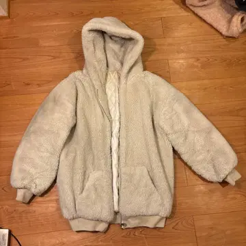 후드 부착 라이트 그레이 보아 자켓