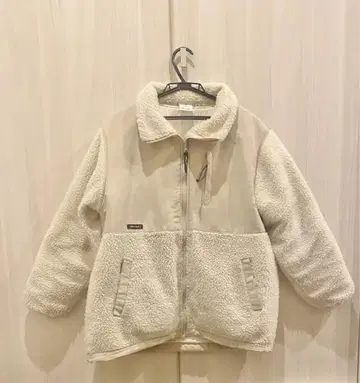 크림색 플리스 자켓