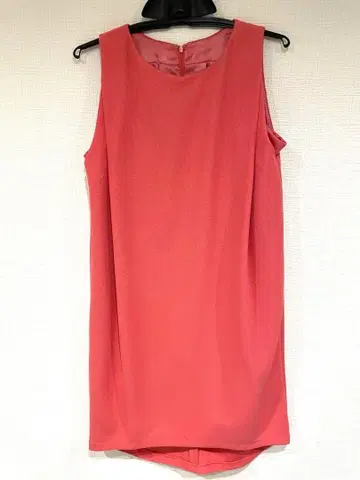 코랄 핑크 슬리브리스 원피스