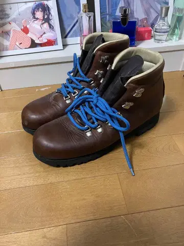 MERRELL LEATHER BOOTS