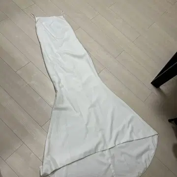 화이트 머메이드 라인 웨딩 드레스