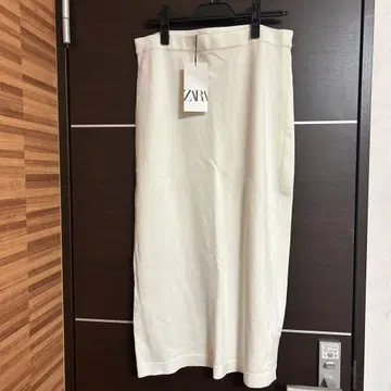ZARA 택 포함 새상품 정가 5990엔 화이트 타이트 스커트