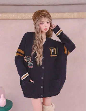 Darich 칼리지 와펜 V넥 니트 가디건