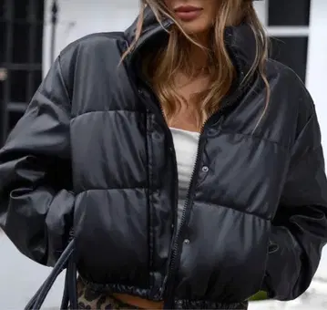 블랙 크롭 다운 자켓