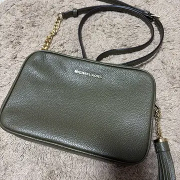 MICHAEL KORS 올리브 그린 숄더백