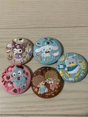 산리오 자수 캔뱃지 5개 묶음 판매 시나모롤 쿠로미 키키라라