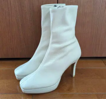 DIANA 다이애나 화이트 가죽 부츠 숏부츠