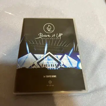NiziU/NiziU Live with U 2022''Burn it UP