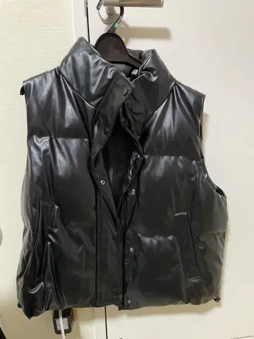 블랙 다운 베스트