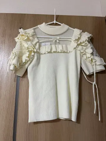 meltie 멜티 반짝반짝 프릴 썸머 니트 아이보리