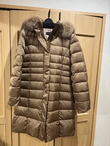 QUEENS COURT 후드 부착 롱 다운 자켓