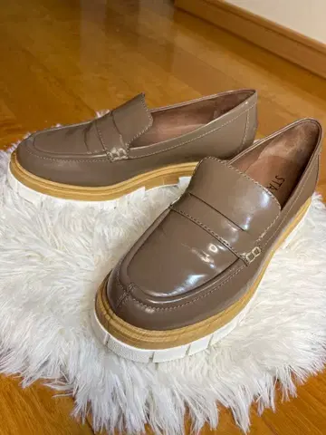 [ 새상품급 ] STACCATO 스태카토 브라운 통굽 로퍼 23cm