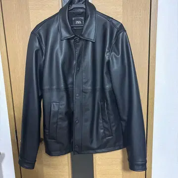 ZARA 블랙 가죽 자켓 EUR M