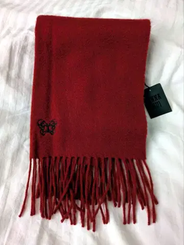 택 포함 미사용 새상품 안나수이 빨간색 머플러