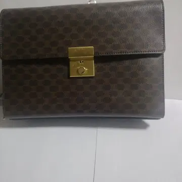 다크 브라운 허니콤 패턴 클러치백