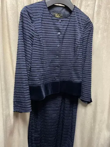 레리안 13+ 네이비 컬러 보더 벨벳 셋업