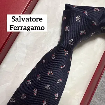 새상품급 살바토레 페라가모 넥타이 네이비 나비 패턴 실크 자카드