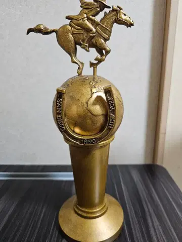 죠죠의 기묘한 모험 제일복권 A상 트로피형 저금통 스틸 볼 런