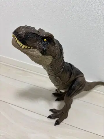 티라노사우루스 쥬라기 월드 슈퍼 물기! 짖는 T-렉스
