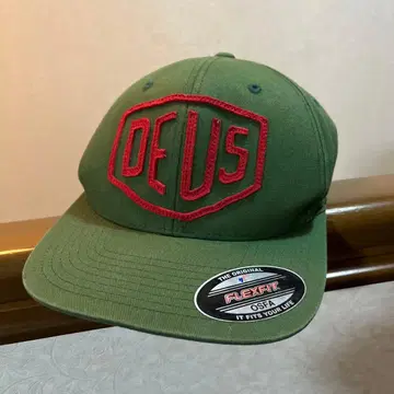 DEUS 올리브 그린 캡