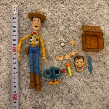 우디 피규어 레니 포함