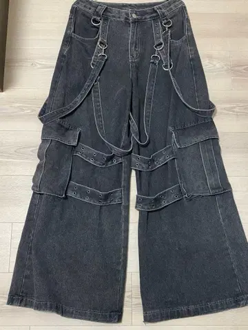 다크 그레이 카고 팬츠 스트랩 포함