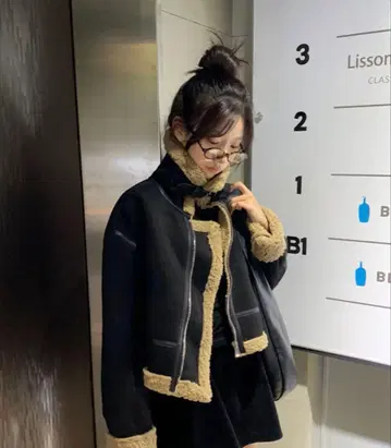 sona amood 크롭 울 스웨이드 무스탕 코트