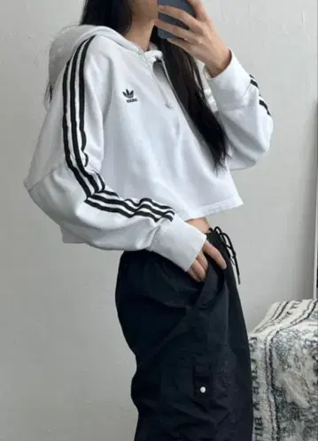 새상품급 아디다스 오리지널스 크롭 후드티 숏 기장