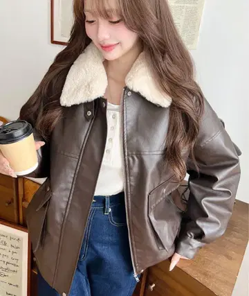 [ 당일 발송 가능 ] 티펫 부착 인조 가죽 블루종