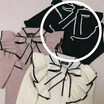 evelyn 파이핑 배색 바이컬러 리본 프릴 니트탑 블랙