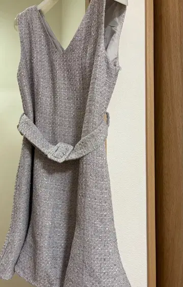 안 밀레 슬리브리스 V넥 원피스 그레이