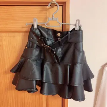 pium 벨트 포함 티어드 가죽 스커트