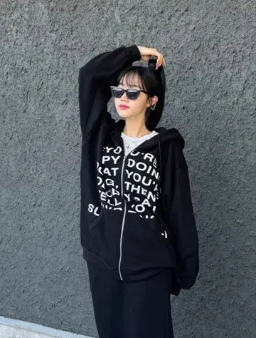 블랙 문자 프린트 집업 후드티