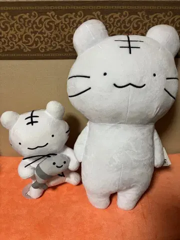 화이트 타이거와 블랙 타이거 프라이스 봉제 인형