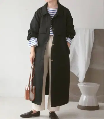 블랙 트렌치코트 허리 벨트 포함 스탠드 칼라 볼륨 슬리브 트렌치