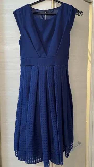 [ 새상품급 ] AIMER 에메 드레스 2차 모임 무릎 기장 원피스