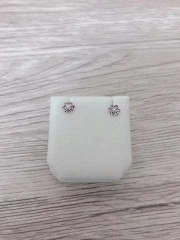 핑크 꽃 모양 스터드 귀걸이